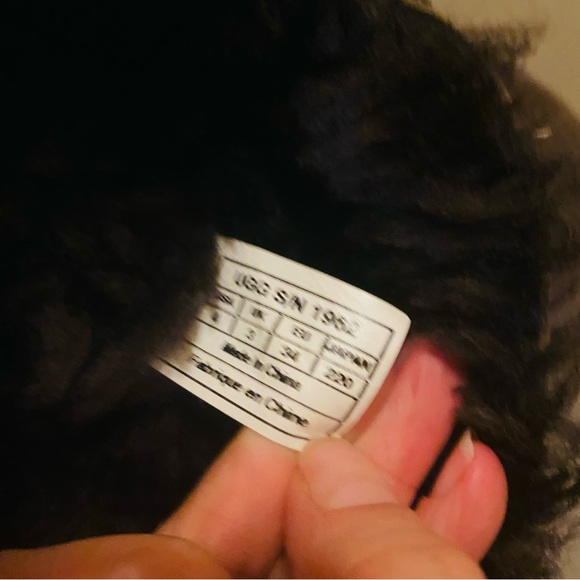 ⭐️ UGG Triple Button Boots - Picture 9 of 9